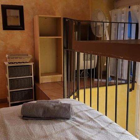 Porta Romana Small Studio Apartment Milan Bagian luar foto