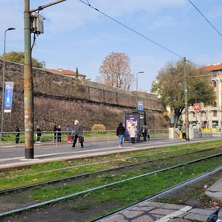 Porta Romana Small Studio Apartment Milan Bagian luar foto