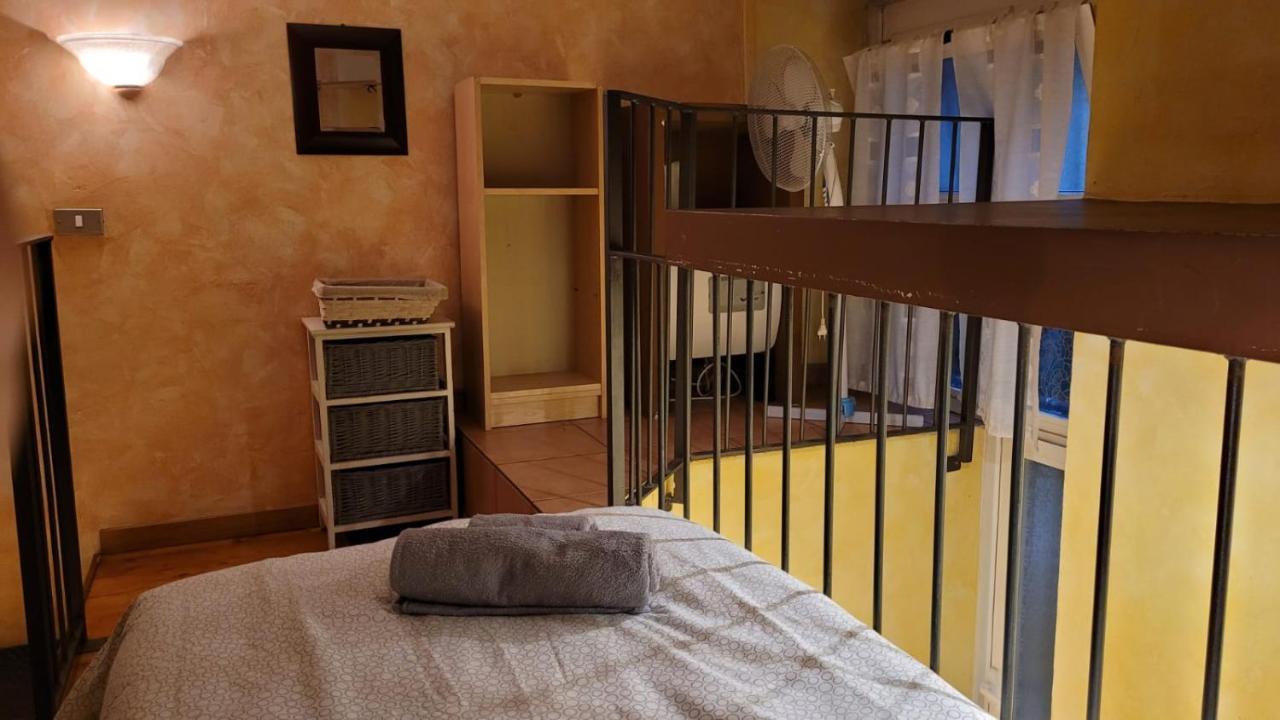 Porta Romana Small Studio Apartment Milan Bagian luar foto