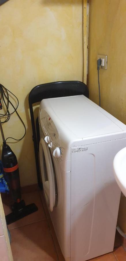 Porta Romana Small Studio Apartment Milan Bagian luar foto