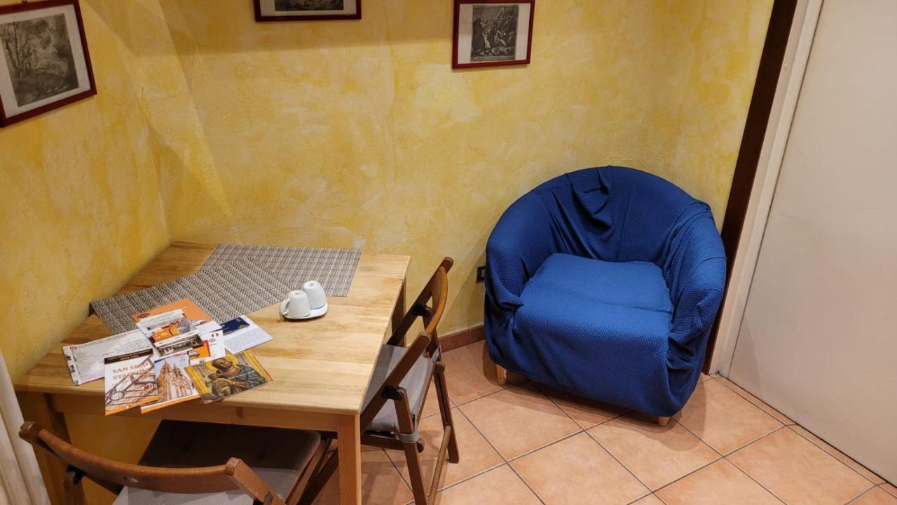 Porta Romana Small Studio Apartment Milan Bagian luar foto