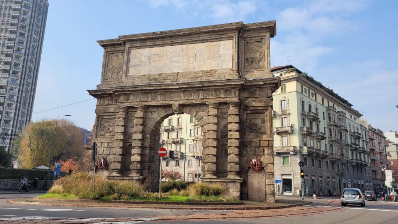 Porta Romana Small Studio Apartment Milan Bagian luar foto